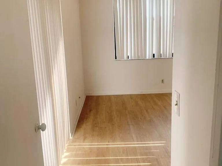 3915 Victoria Dr NE — Photo 11