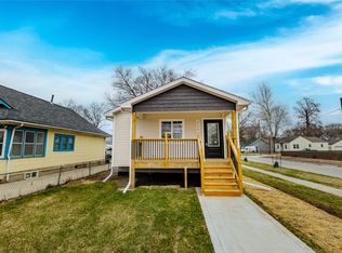 2158 E Walnut St, Des Moines, IA 50317