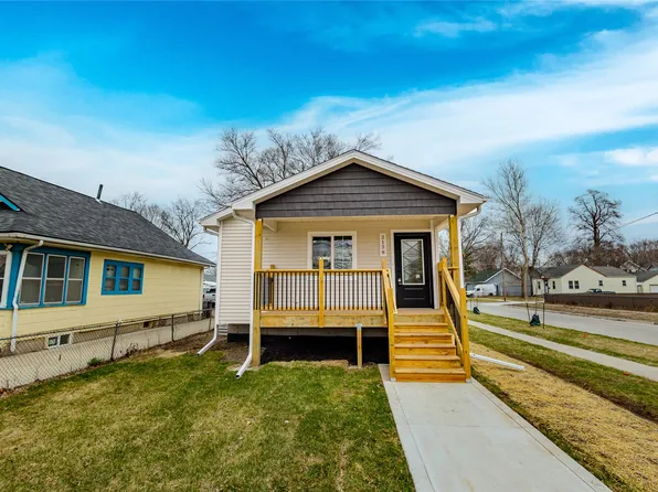 2158 E Walnut St, Des Moines, IA 50317