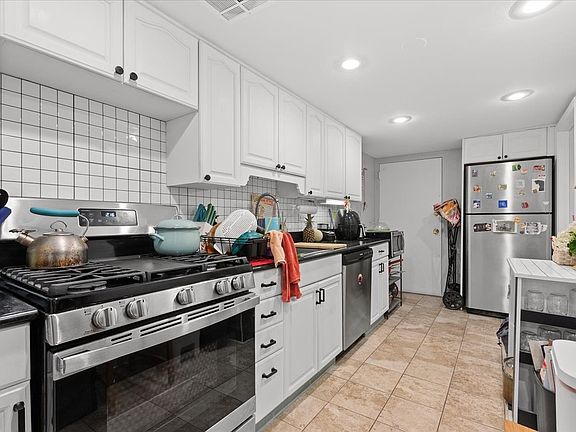 4th image of 813 W Oakdale Ave APT G