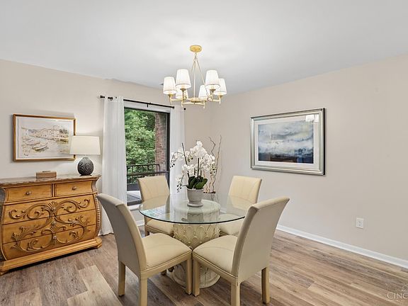 5th image of 3533 Amberacres Dr Unit 304