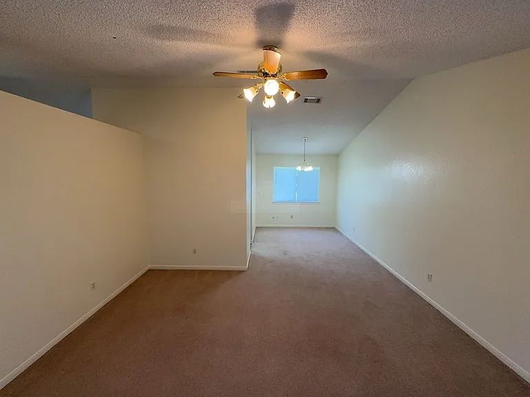 3804 Water Oak Dr — Photo 3