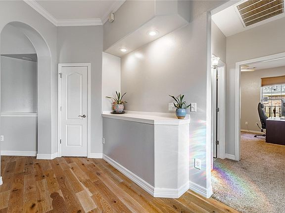 5th image of 760 Napa Ave