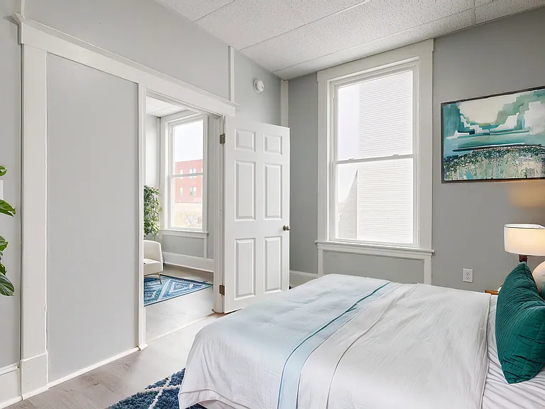 901 Main St #4 — Photo 3