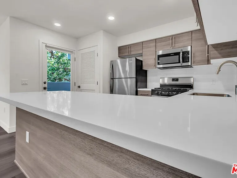 3667 Mentone Ave #4 — Photo 9