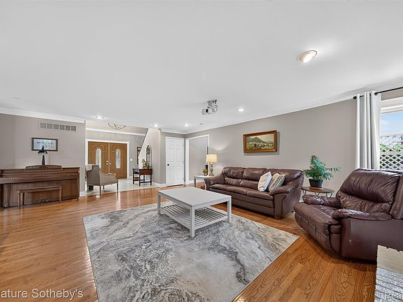 5th image of 5133 Allison Dr