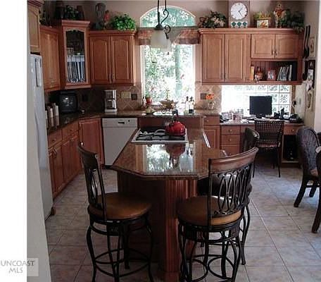 4th image of 864 Crestridge Cir
