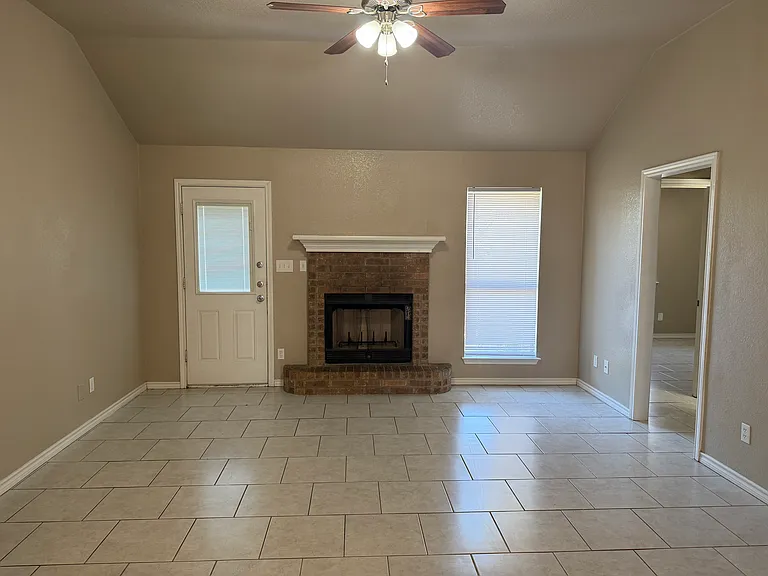 1103 Concho St — Photo 2