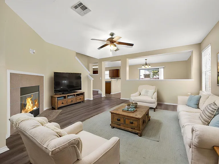 8813 Wiley Way — Photo 2