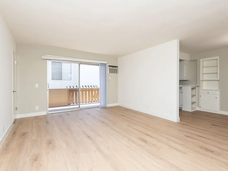 3752 Mentone Ave #5 — Photo 2