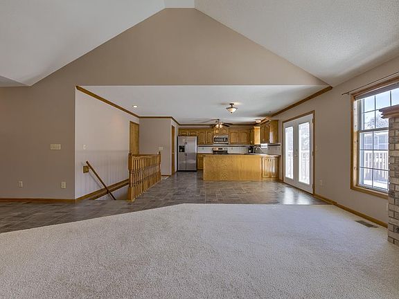 4th image of 401 S Schubert Dr