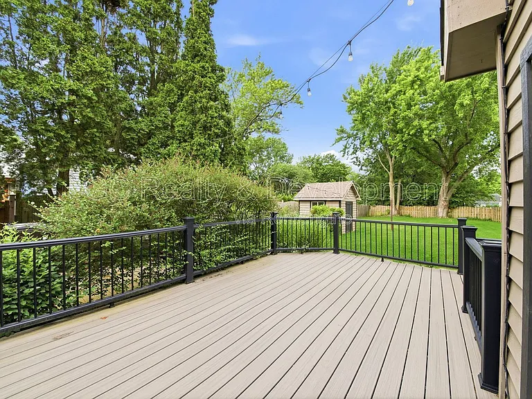 938 Canterbury Dr — Photo 21