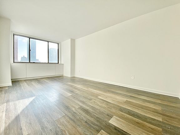 4th image of 520 W 43rd St APT 15J