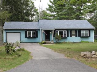 4 Oak Ter, Wareham, MA 02571