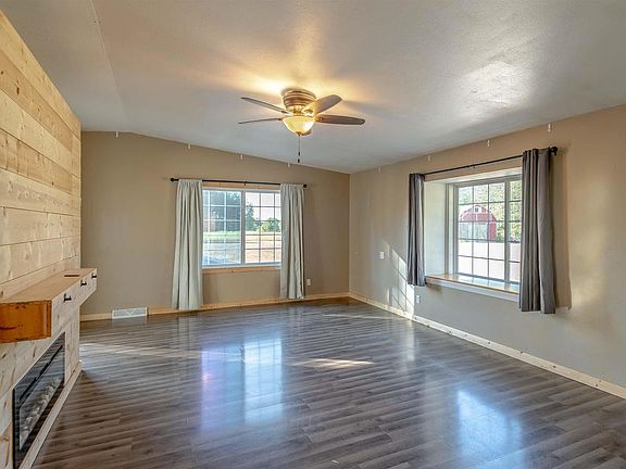 5th image of 22630 Tuttles Ln