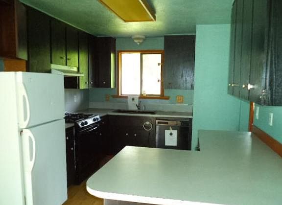 2nd image of 901 W Wyandotte Ave