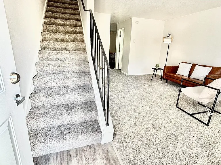 Campbell Plaza Apartments — Photo 8