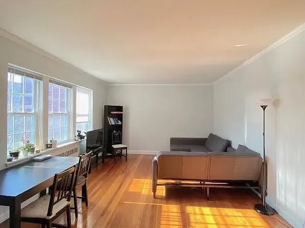 1151 Beacon St, Brookline, MA