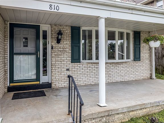 3rd image of 810 Summerlea Ave