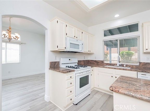 5th image of 8932 Wedgewood Ct