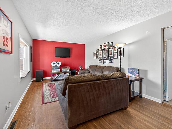 4th image of 1309 Lusch Rd