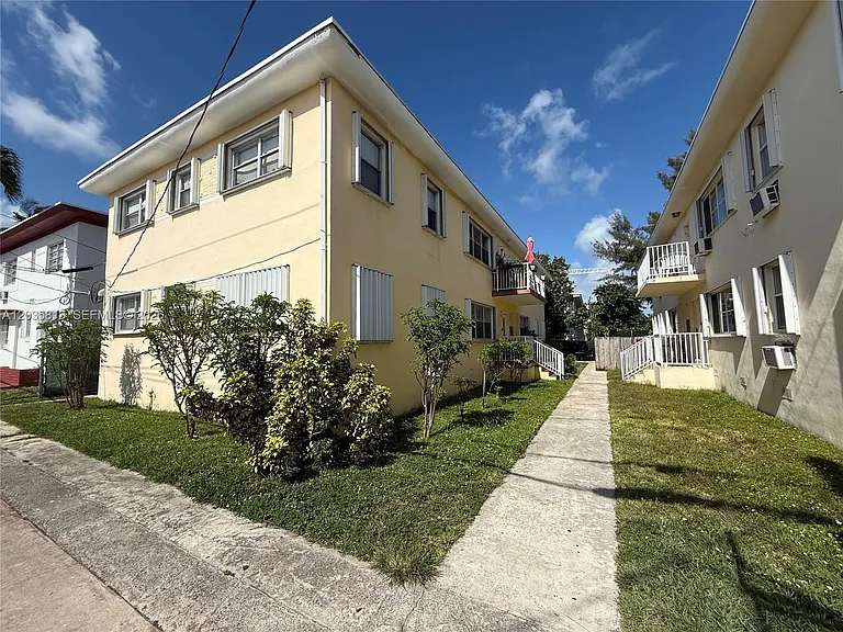 7720 Byron Ave #4 — Photo 1