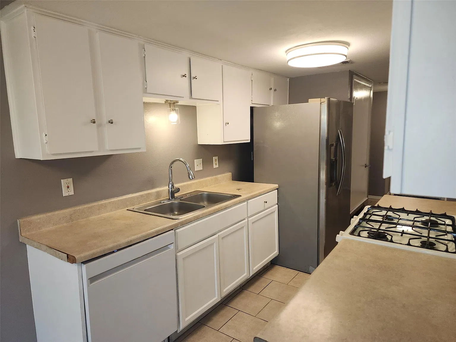 2 bed, 2.0 bath, 2188 sqft, $1,650 — Photo 4