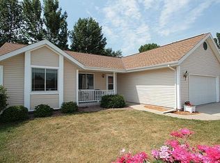 253 Clover Ln, Fredonia, WI 53021