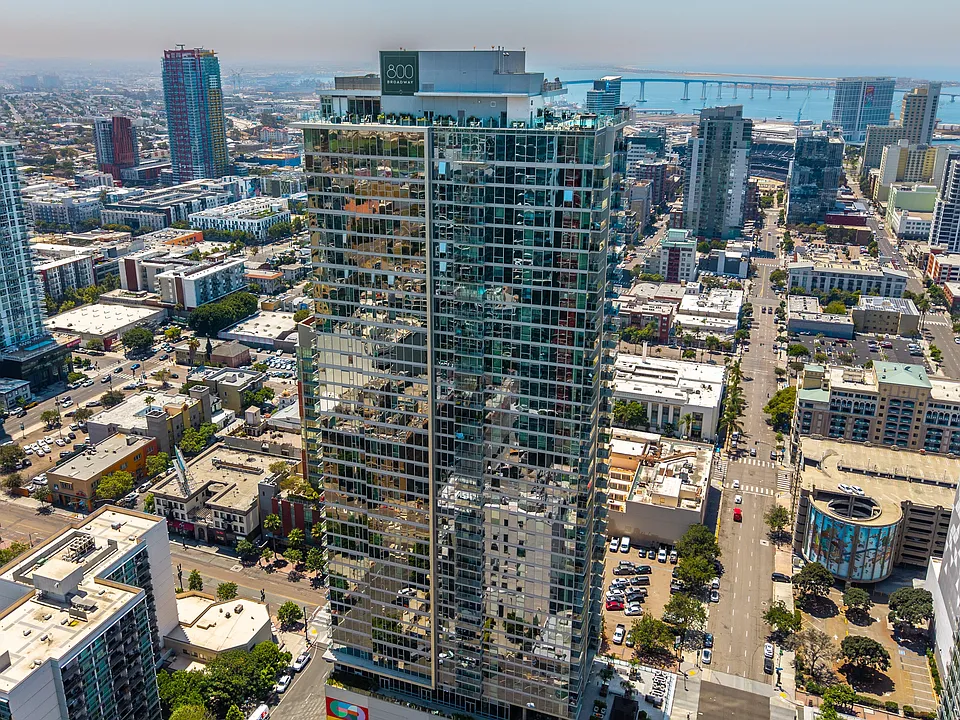 800 Broadway