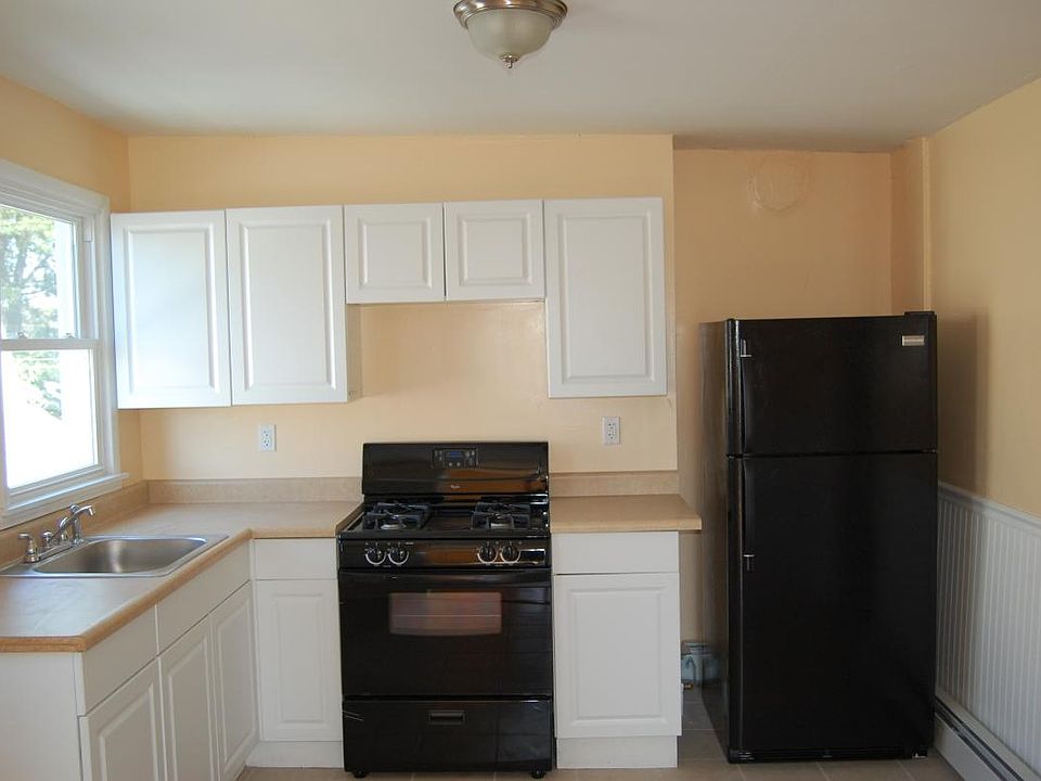 2nd image of 44 Vine St