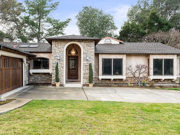 4th image of 13931 Loquat Ct