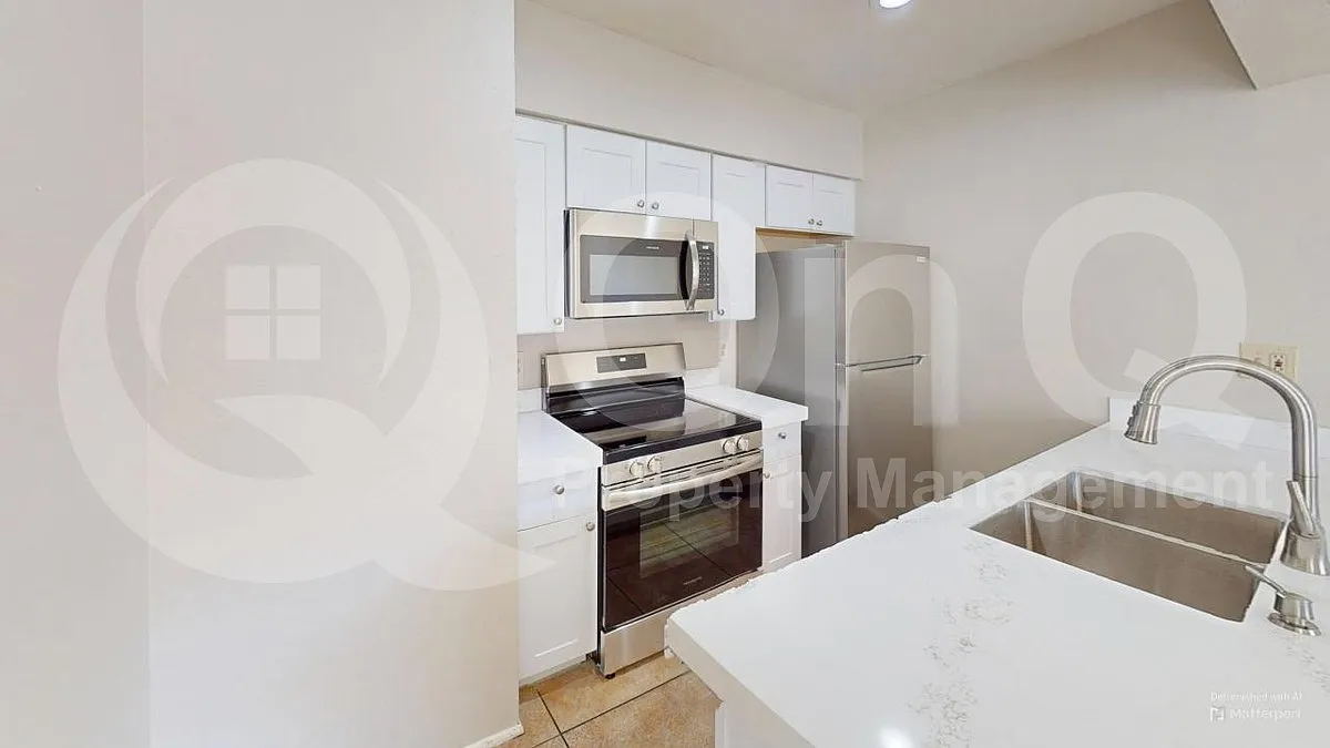 3 bed, 2.0 bath, 1066 sqft, $1,645 — Photo 3