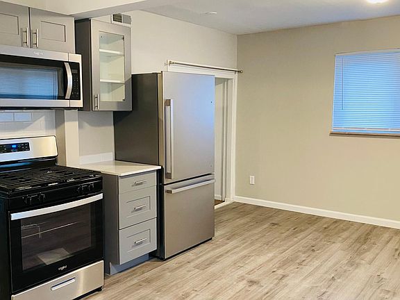 3rd image of 21409 Frazer Ave