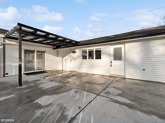 4th image of 1025 E 61st Pl
