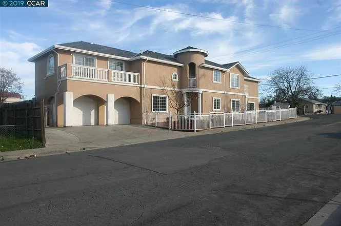 12 Highway Ave — Photo 1
