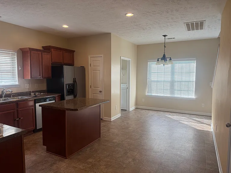 1113 Shire Dr — Photo 6