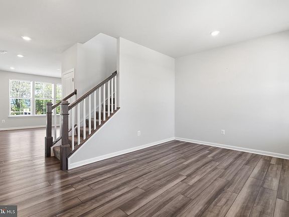 4th image of 639 Barksdale Dr