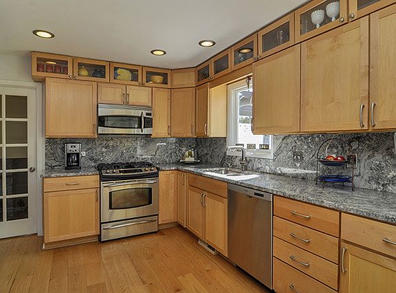 3rd image of 27W025 Parkway Dr