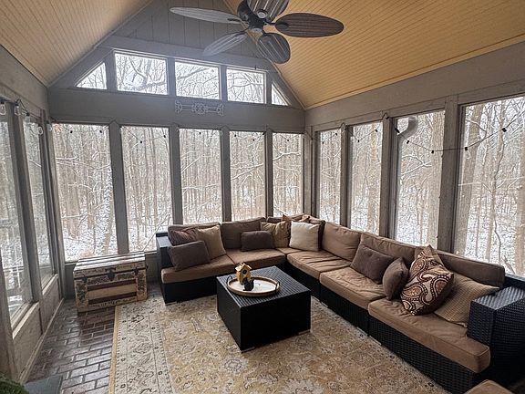 4th image of 908 Tamarack Circle South Dr