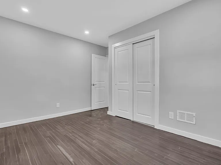 32 Northfield Ave — Photo 22