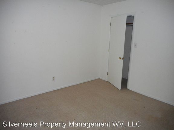 3rd image of 117 Willowbrook Dr #1