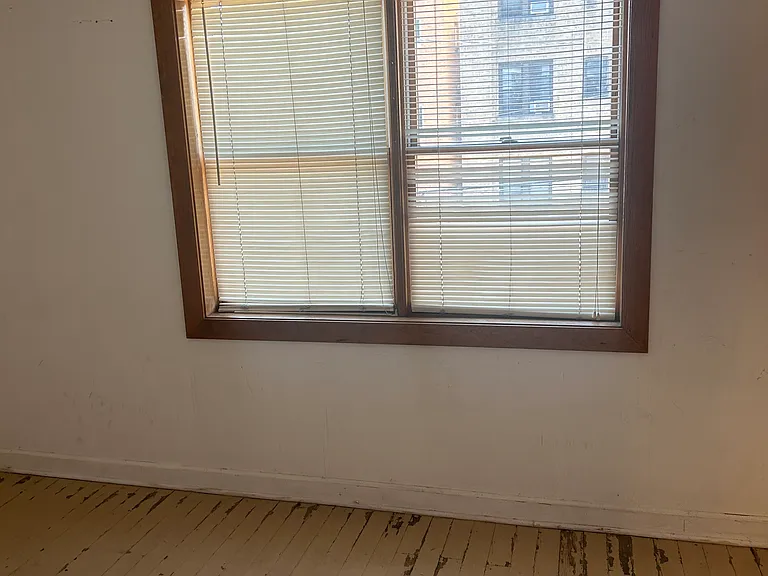 2025 W Berwyn Ave #2 — Photo 6