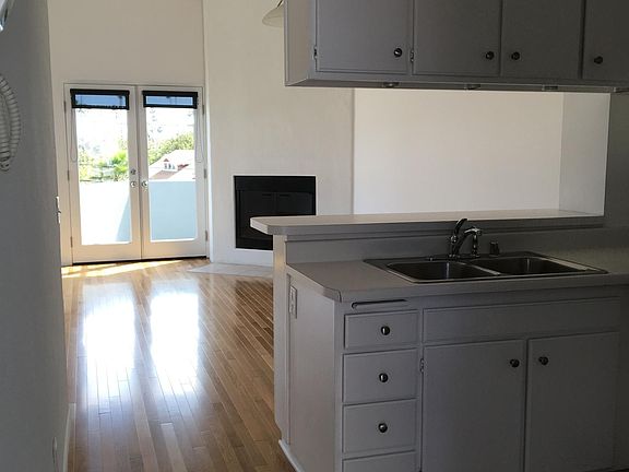 3rd image of 2207 Brenta Pl APT 8