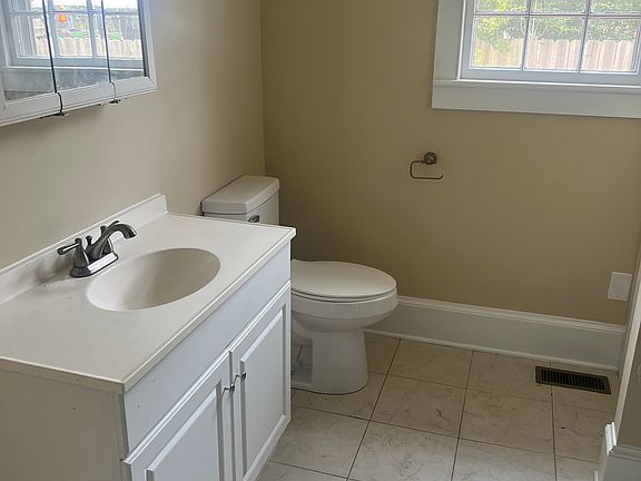 3rd image of 20554 Warwick St