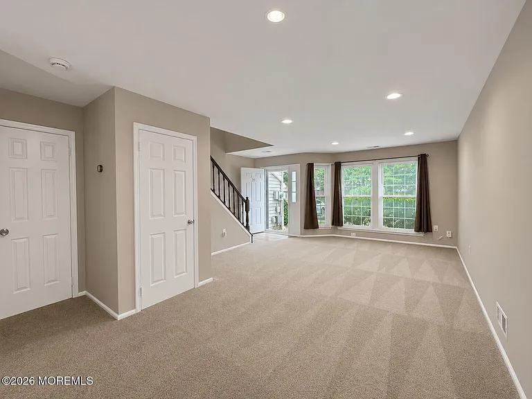 26 Duncan Way — Photo 4
