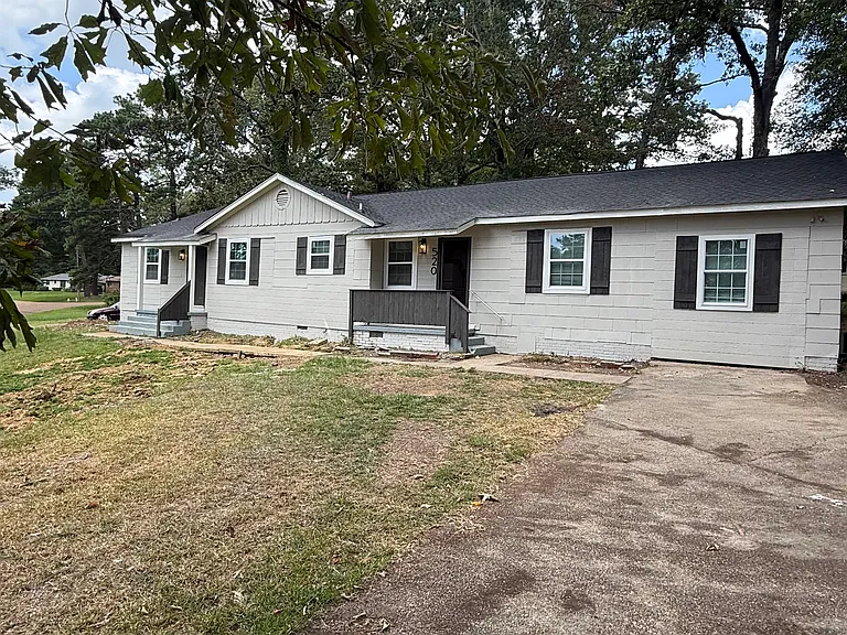 520 Oakhill Dr — Photo 2