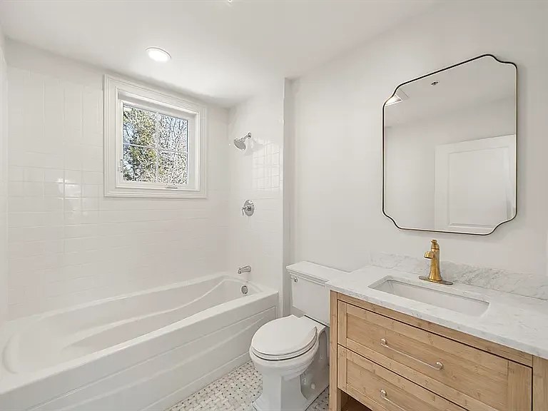 6 Honora Ln — Photo 8