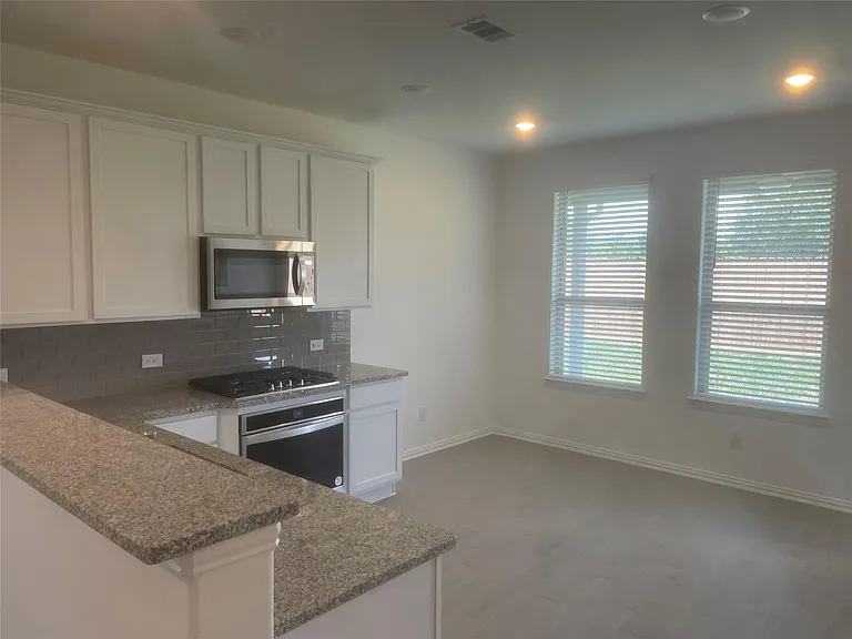 8111 Royal Palm Ct — Photo 7