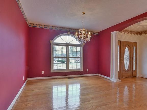 5th image of 204 Cheshire Ln