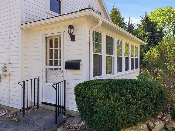 3rd image of 34 Woodland Rd